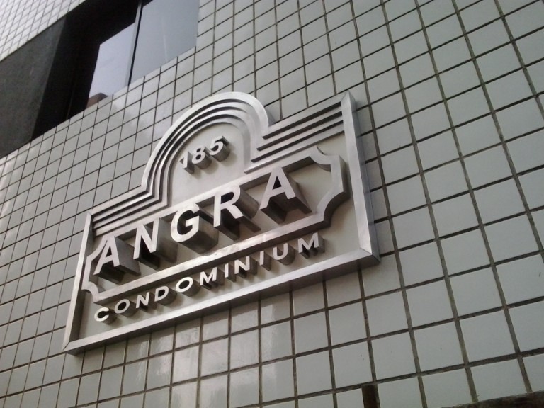 letras caixas em inox