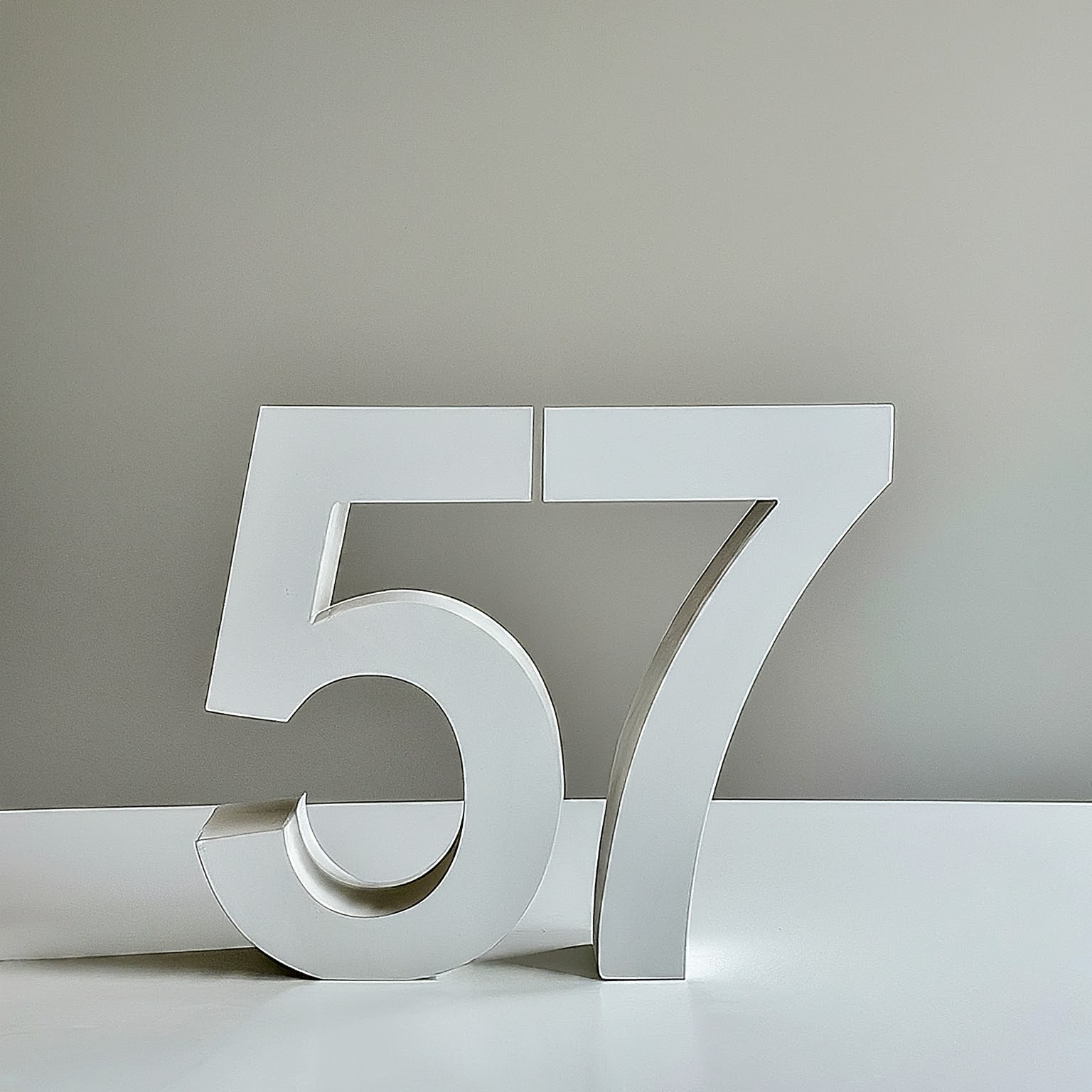numero-57-em-PVC-expandido-10mm
